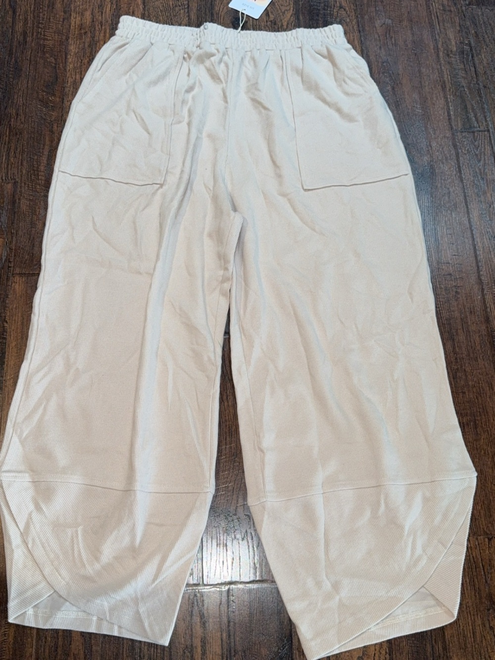 Women’s boutique ribbed cream colored pants size large